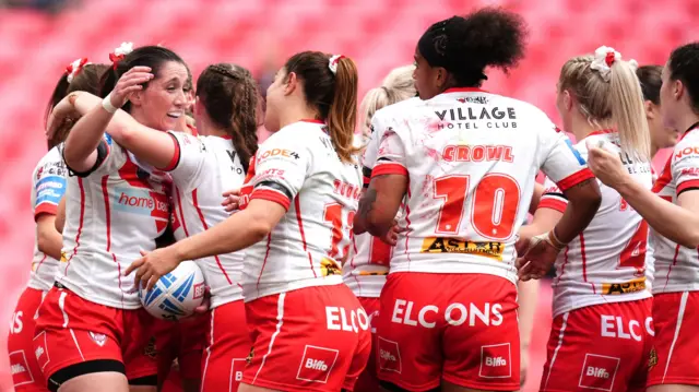 St Helens celebrate Faye Gaskin's try