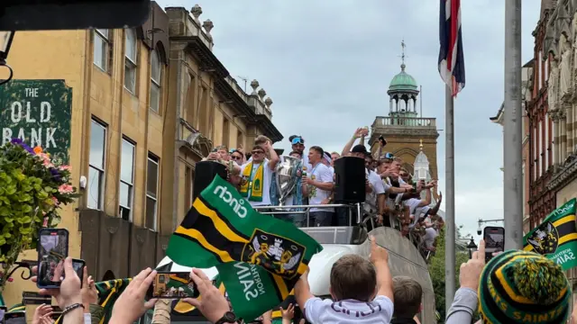 Saints players on the bus parade