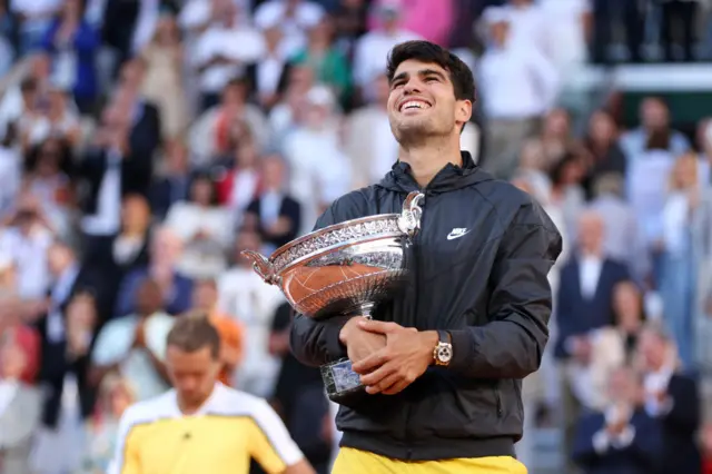 Carlos Alcaraz with trophy