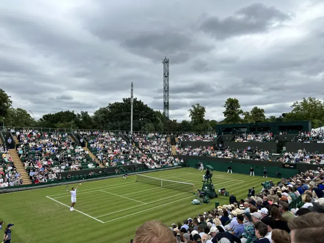 Stan Wawtinka serving