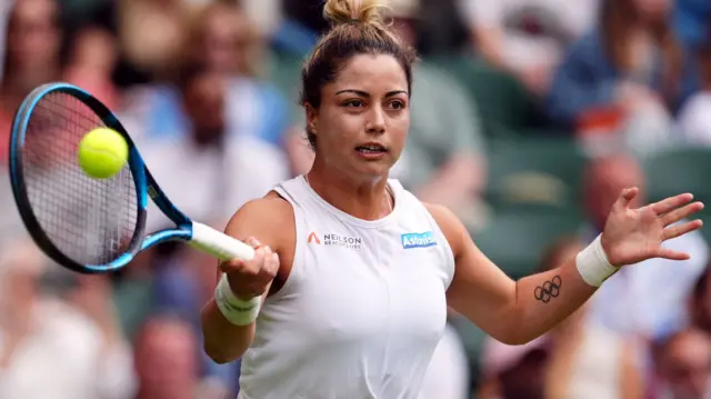 Renata Zarazua plays a forehand