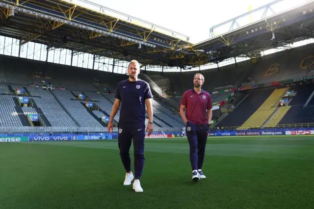 Harry Kane and Gareth Southgate at Dortmund Stadium