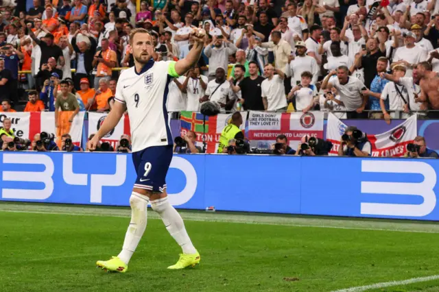 Harry Kane celebrating