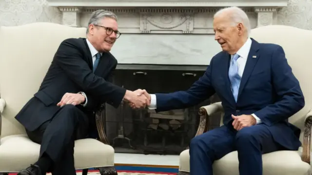 Biden and Starmer shaking hands