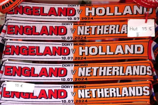 Split scarves - England v Holland