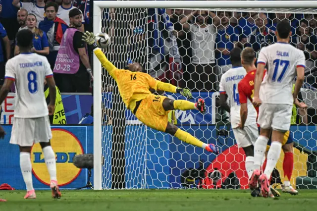 France goalkeeper Mike Maignan concedes to Laimine Yamal's strike for Spain