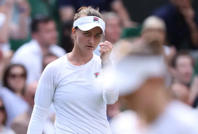 Krejcikova clenches her fist