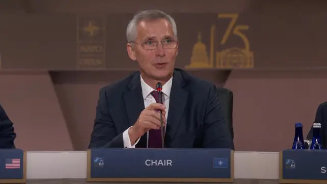 Jens Stoltenberg addresses council