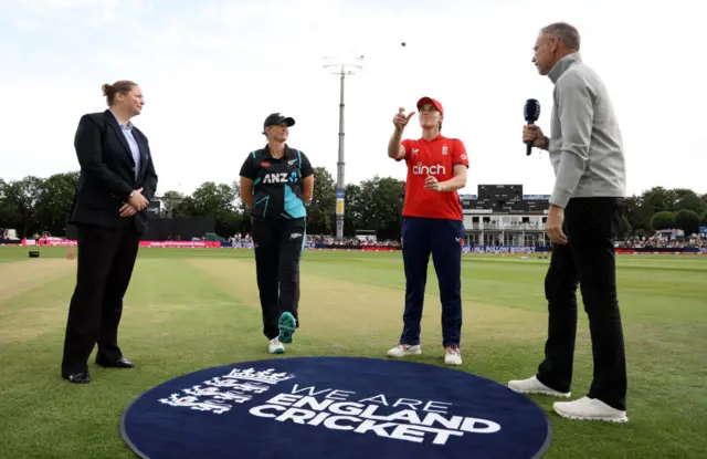 Nat Sciver-Brunt and Sophie Devine at the toss