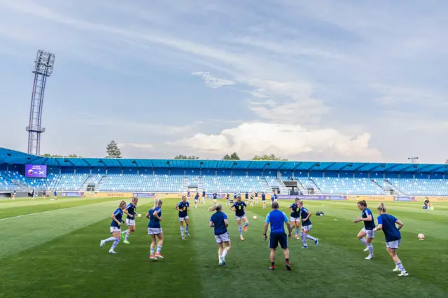 Scotland players warm up