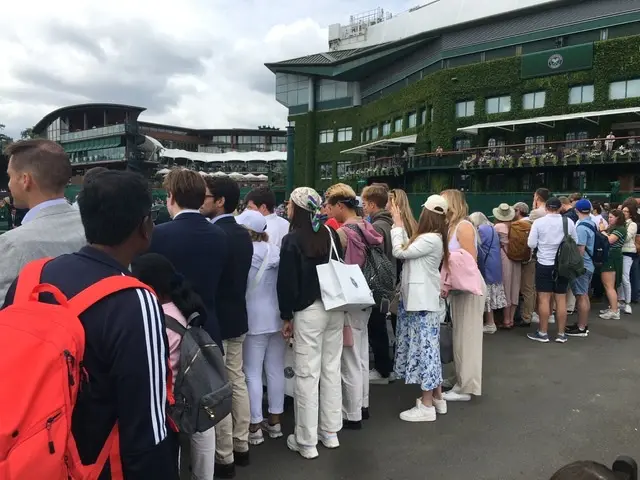 Fans on court six