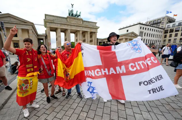 England and Spain fans