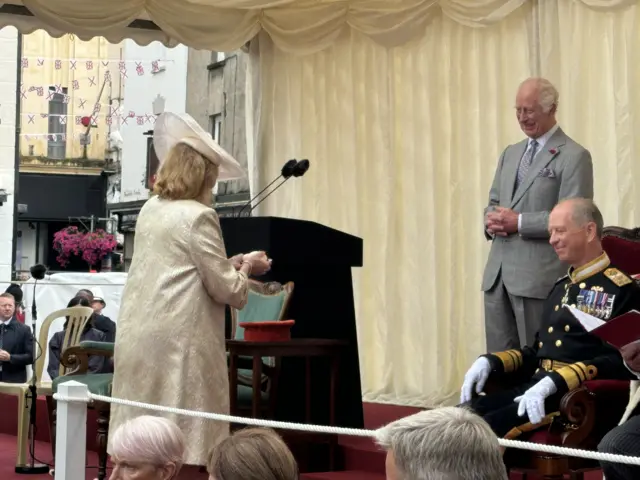 Duck's eggs being presented to the King