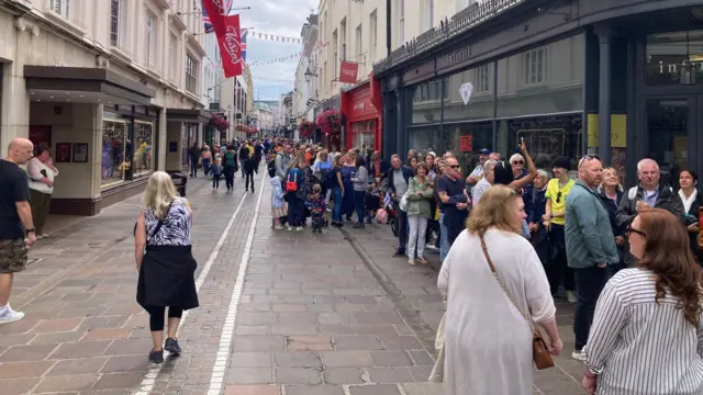 Queue to get into Parade Gardens