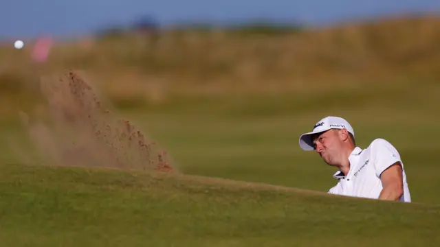 Justin Thomas escapes from a bunker