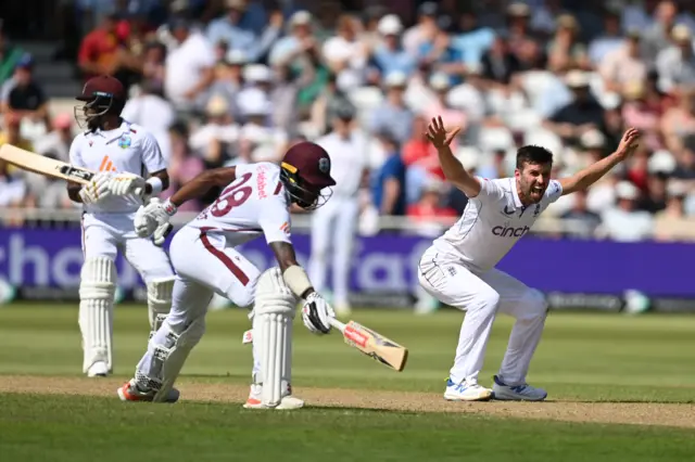 Mark Wood appeals for an lbw