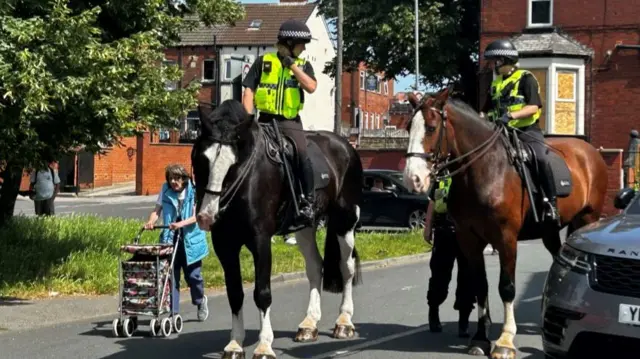 Mounted police in Harehills