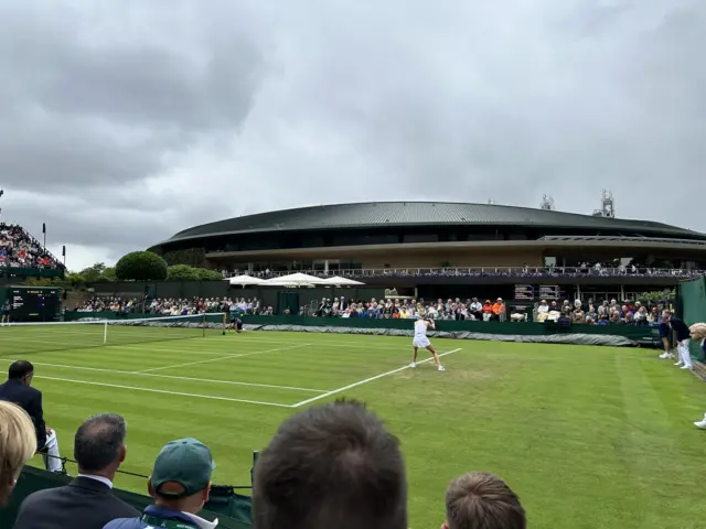 Harriet Dart about to hit a forehand