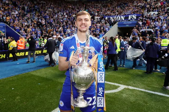 Kiernan Dewsbury-Hall of Leicester City celebrates