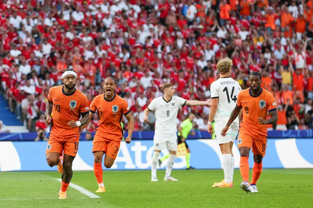 Memphis Depay celebrates