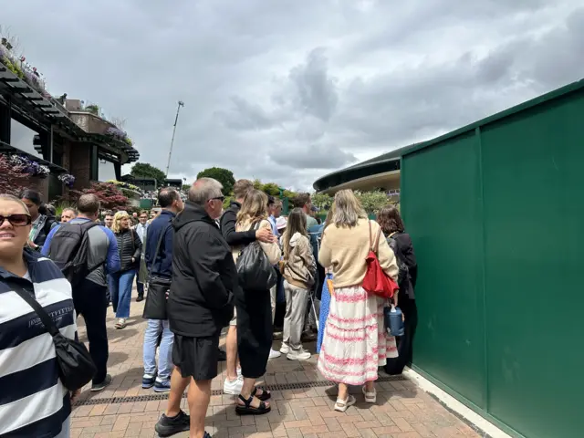 Crowd outside court 14