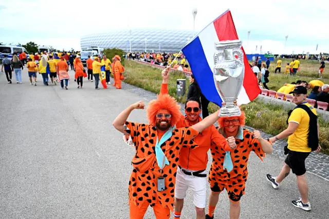 Dutch fans pose