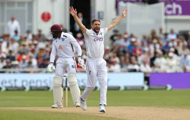 Chris Woakes appeals for an lbw