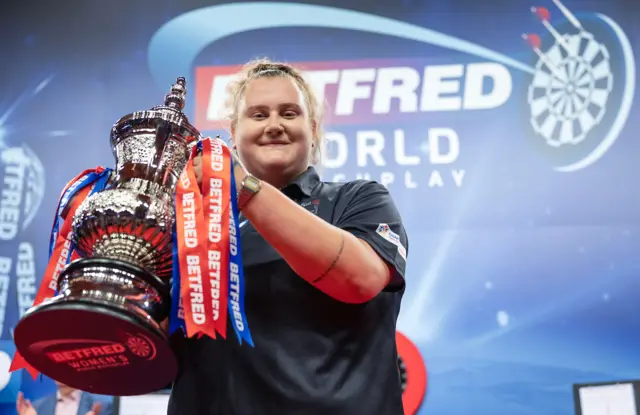 Beau Greaves lifts the Women's World Matchplay title