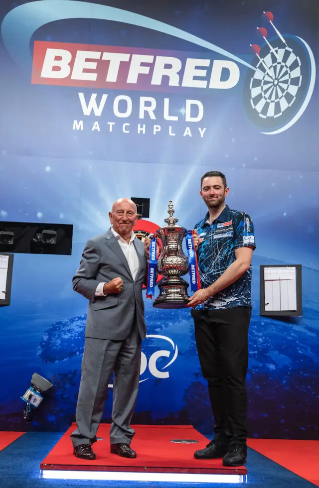 Luke Humphries with the World Matchplay title