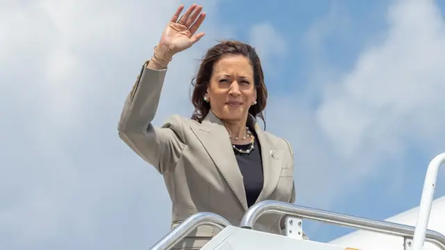 Kamala Harris waving