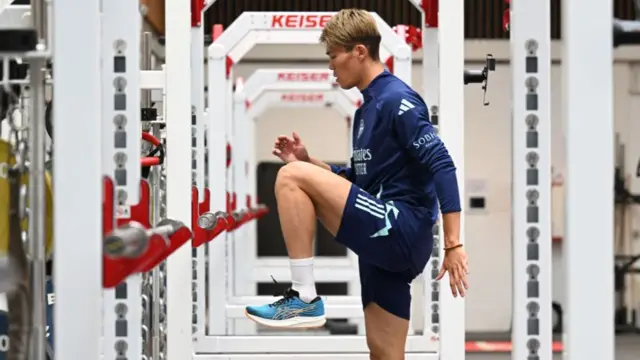 Takehiro Tomiyasu training at Arsenal