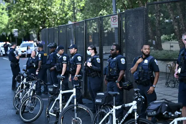 Police stand guard in Washington in preparation for Netanyahu's address to Congress