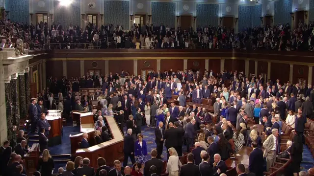 Congress fills up