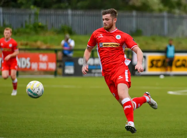 Ruaidhri Donnelly on the ball