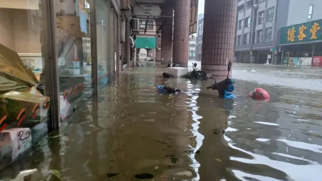 Gaemi floods in Kaohsiung Taiwan