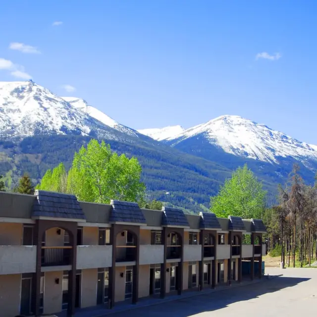 Photo of Maligne Lodge, a hotel in Jasper