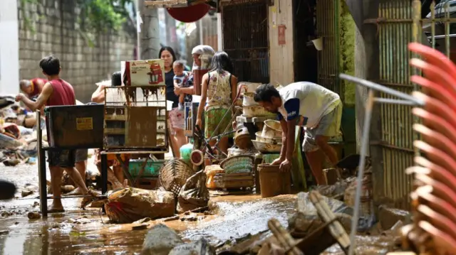 Gaemi floods in Manila Philippines clean up