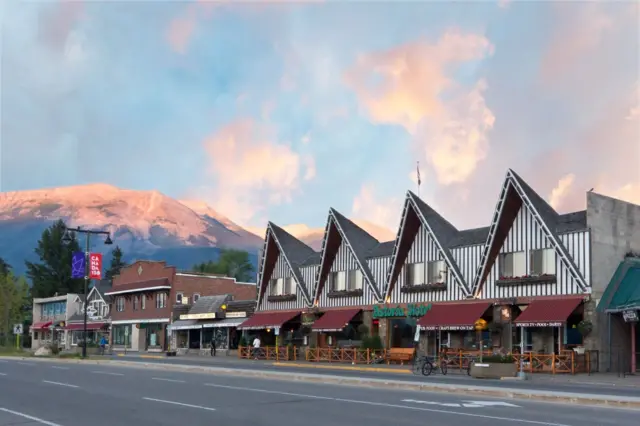 An outside view of the Astoria Hotel in Jasper, Canada