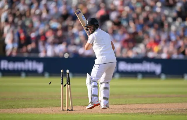 Ben Duckett drags onto his stumps