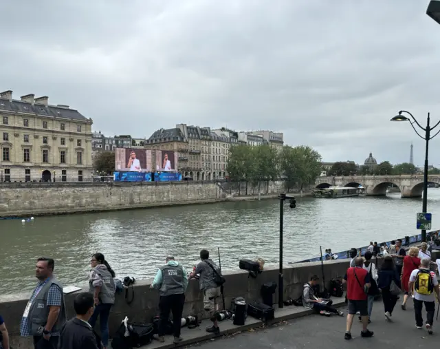 Big screens on Seine