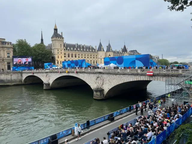 Fans wait on the Seine