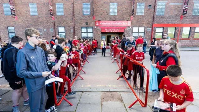 Aberdeen fans wait at Pittodrie