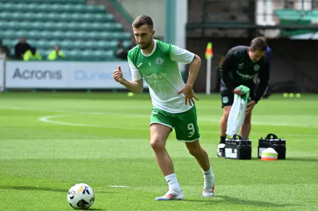 Hibernian forward Dylan Vente