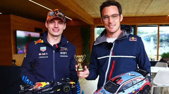 Max Verstappen and Thierry Neuville pose for a photo