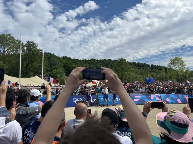 Pauline Ferrand Prevot celebrates with family