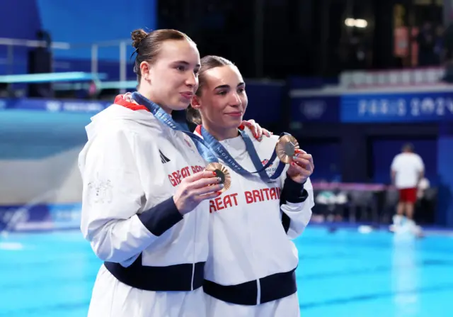 Scarlett Mew Jensen and Yasmin Harper with their Olympic bronze medals