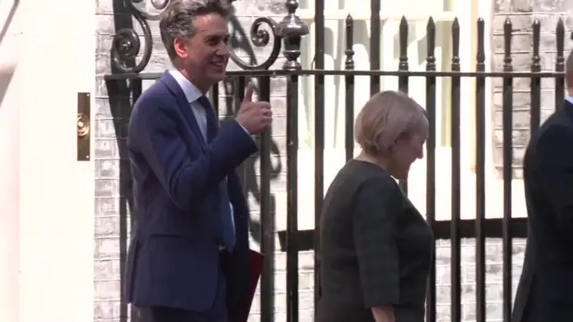 Miliband gives a thumbs up outside No 10