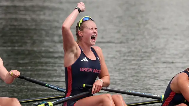 Hannah Scott celebrates GB's gold medal