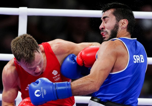 Lewis Richardson punches Vakhid Abbasov