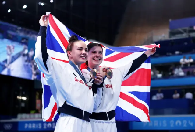 Lois Toulson and Andrea Spendolini-Sirieix with their bronze medals